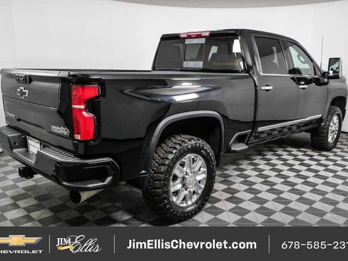 Certified 2025 Chevrolet Silverado 2500 High Country w/ High Country Premium Package AWD/4WD image 3