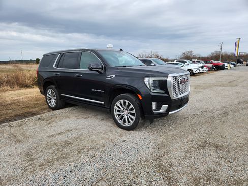 Used 2024 GMC Yukon Denali w/ Advanced Technology Package image 3