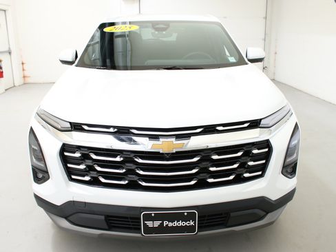 Used 2025 Chevrolet Equinox LT w/ Safety and Technology Package AWD/4WD image 2