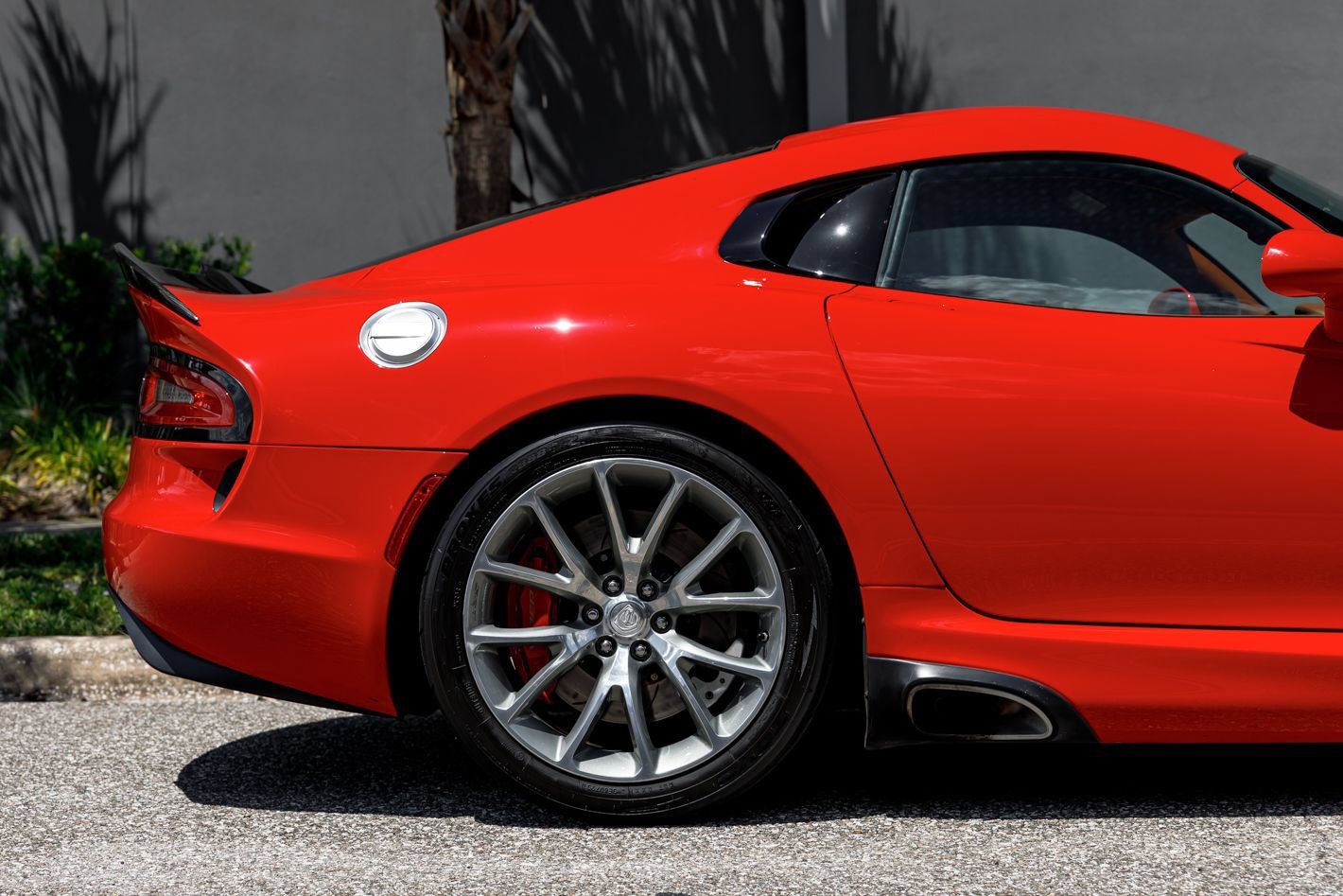 Used 2014 SRT Viper GTS w/ GTS Laguna Interior Package RWD image 15