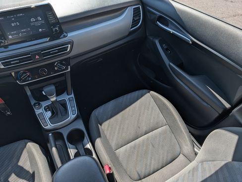 Used 2023 Kia Seltos LX AWD/4WD image 11