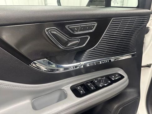 Used 2022 Lincoln Corsair AWD w/ Equipment Group 101A image 6