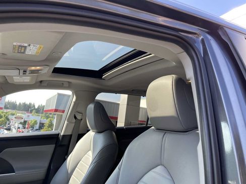 Certified 2024 Toyota Highlander XLE AWD/4WD image 21