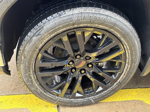 New 2026 GMC Sierra 1500 SLT image 11