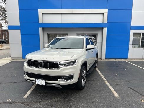 Used 2022 Jeep Wagoneer Series II w/ Convenience Group I image 2