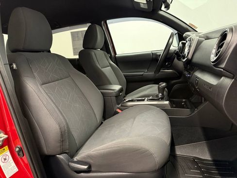 Used 2017 Toyota Tacoma TRD Sport image 15