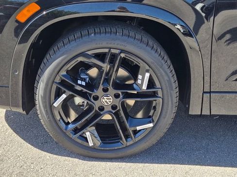 New 2026 Volkswagen Tiguan SE R-Line FWD image 10