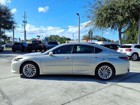 Used 2019 Lexus ES 300h w/ Luxury Package image 4
