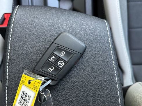 New 2026 Volkswagen Taos SE image 21