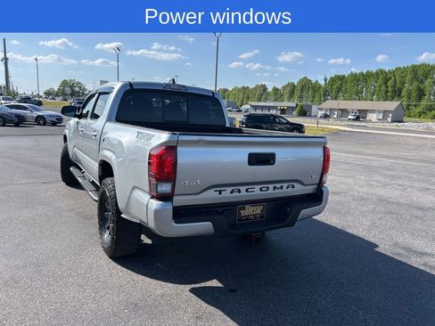 Used 2023 Toyota Tacoma SR AWD/4WD image 5