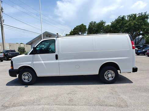 Used 2017 Chevrolet Express 2500 RWD image 4