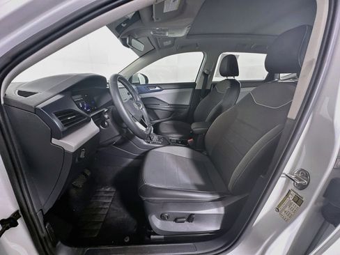 Used 2023 Volkswagen Taos SE w/ Panoramic Sunroof Package FWD image 13
