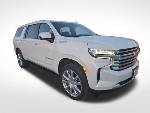 Used 2024 Chevrolet Suburban High Country w/ Advanced Technology Package image 9