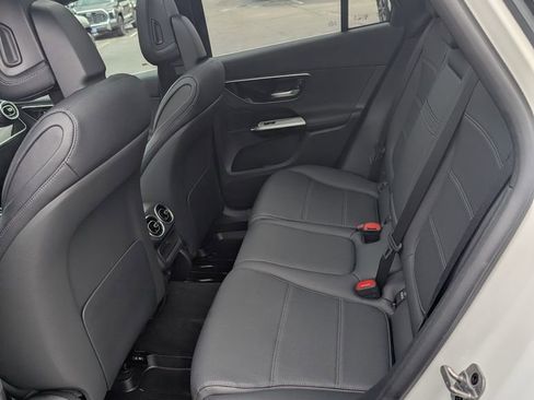 Used 2025 Mercedes-Benz GLC 300 4MATIC image 15