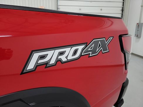 Used 2021 Nissan Titan PRO-4X w/ Pro-4x Convenience Package AWD/4WD image 8