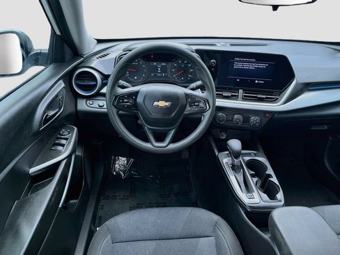 Used 2025 Chevrolet Trax LS w/ Driver Confidence Package FWD image 20