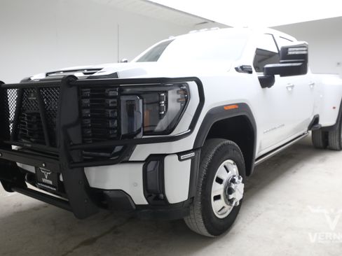 Used 2024 GMC Sierra 3500 Denali Ultimate AWD/4WD image 1
