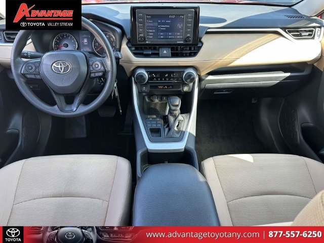 Used 2022 Toyota RAV4 LE AWD/4WD image 17