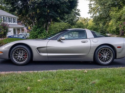 Used 2000 Chevrolet Corvette Coupe RWD image 3