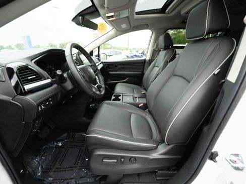 Certified 2025 Honda Odyssey Touring image 9