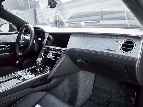 Used 2023 Bentley Flying Spur V8 image 42