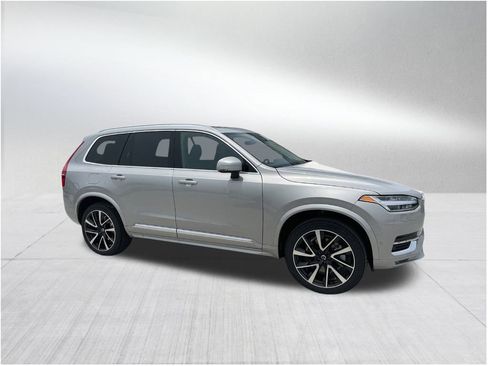 Used 2025 Volvo XC90 B6 Plus image 3