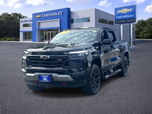 Certified 2024 Chevrolet Colorado Z71 w/ LPO, Dark Essentials Package image 2