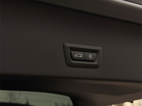 Used 2025 BMW X3 xDrive30i w/ Premium Package image 40