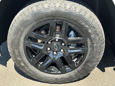 Used 2021 Chevrolet Silverado 1500 LTZ w/ Z71 Off-Road Package AWD/4WD image 10