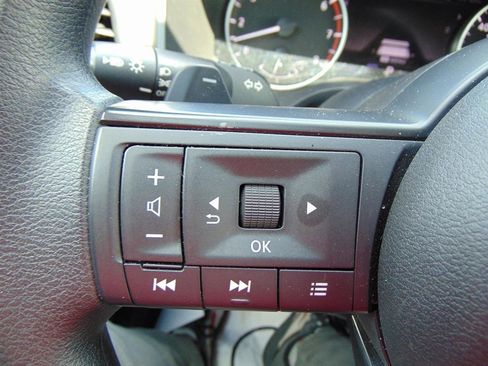 Used 2024 Nissan Rogue SV AWD/4WD image 35