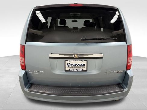 Used 2010 Chrysler Town & Country Touring FWD image 9