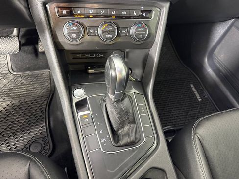 Used 2019 Volkswagen Tiguan SE image 21
