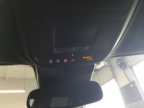 Used 2025 Buick Enclave Preferred image 17