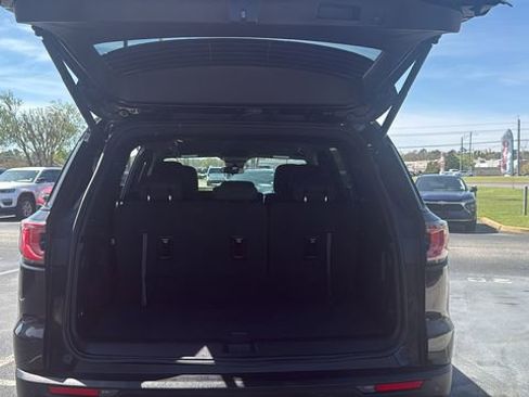 Used 2025 GMC Acadia Elevation image 10