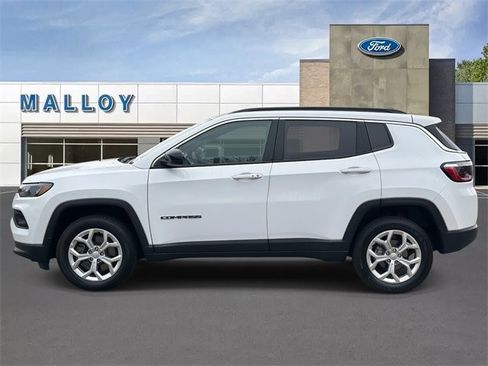 Used 2024 Jeep Compass Latitude image 5