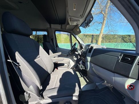Used 2016 Mercedes-Benz Sprinter 2500 image 16