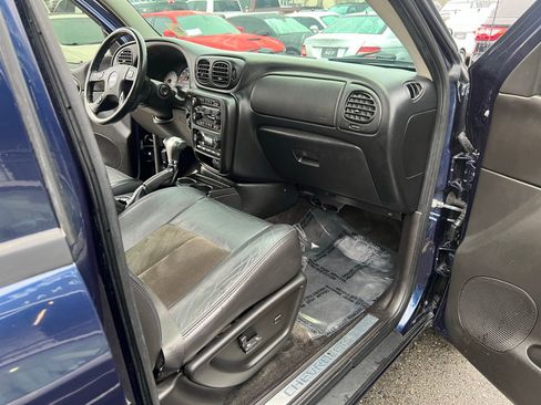 Used 2009 Chevrolet TrailBlazer SS w/ Sun And 6-Disc Cd Package image 23