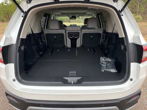 New 2025 Honda Pilot Touring image 11