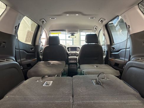 Used 2023 GMC Acadia SLE w/ LPO, Floor Liner Package image 36