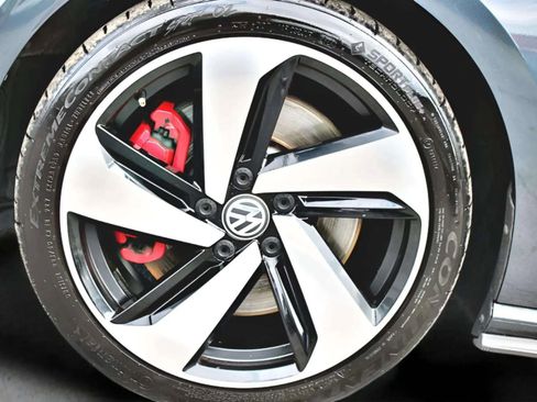 Used 2018 Volkswagen GTI SE image 29