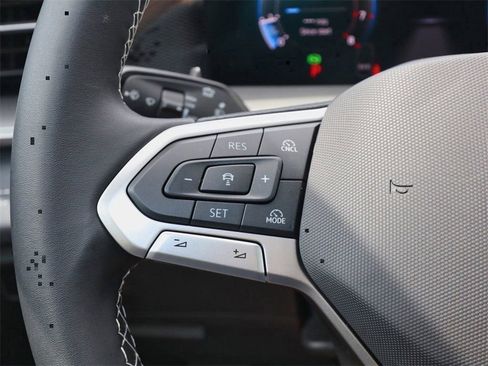 New 2025 Volkswagen Tiguan SE AWD/4WD image 23