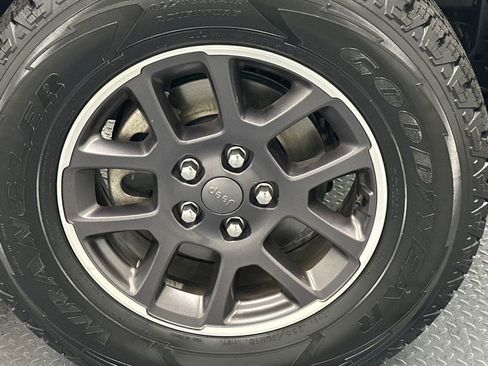 Used 2021 Jeep Gladiator Overland image 22