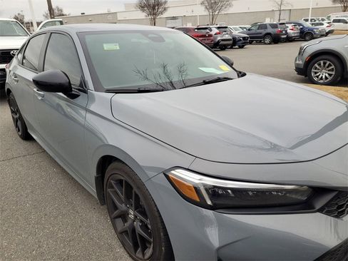 Used 2025 Honda Civic Sport image 5