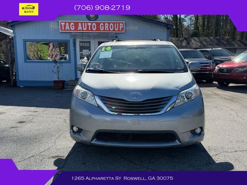 Used 2014 Toyota Sienna XLE w/ Entertainment Package image 2
