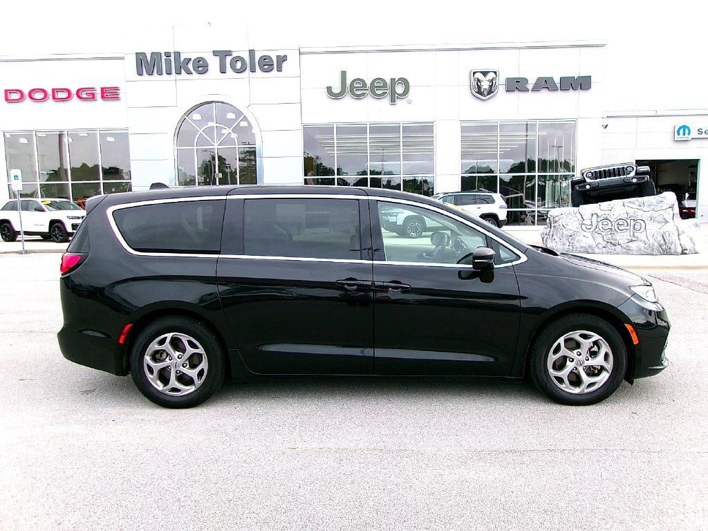 Used 2024 Chrysler Pacifica Limited FWD image 4