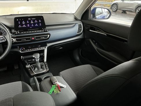 Used 2023 Kia Seltos S w/ Navigation Package image 16