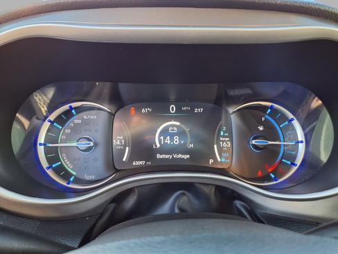 Used 2024 Chrysler Pacifica Select image 15