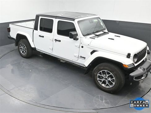 Used 2024 Jeep Gladiator Sport image 35