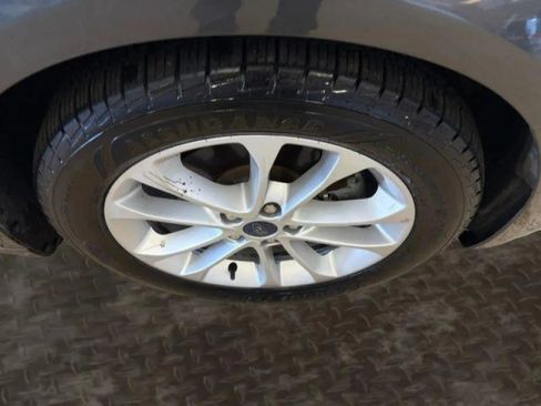 Used 2019 Ford Fusion SE FWD image 34