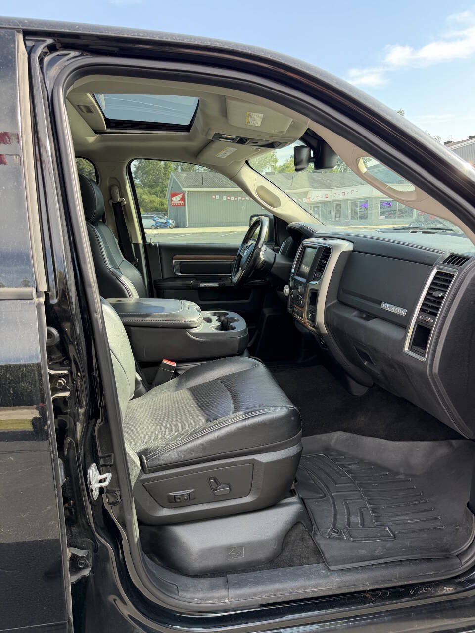 Used 2014 RAM 1500 Laramie w/ Convenience Group AWD/4WD image 22